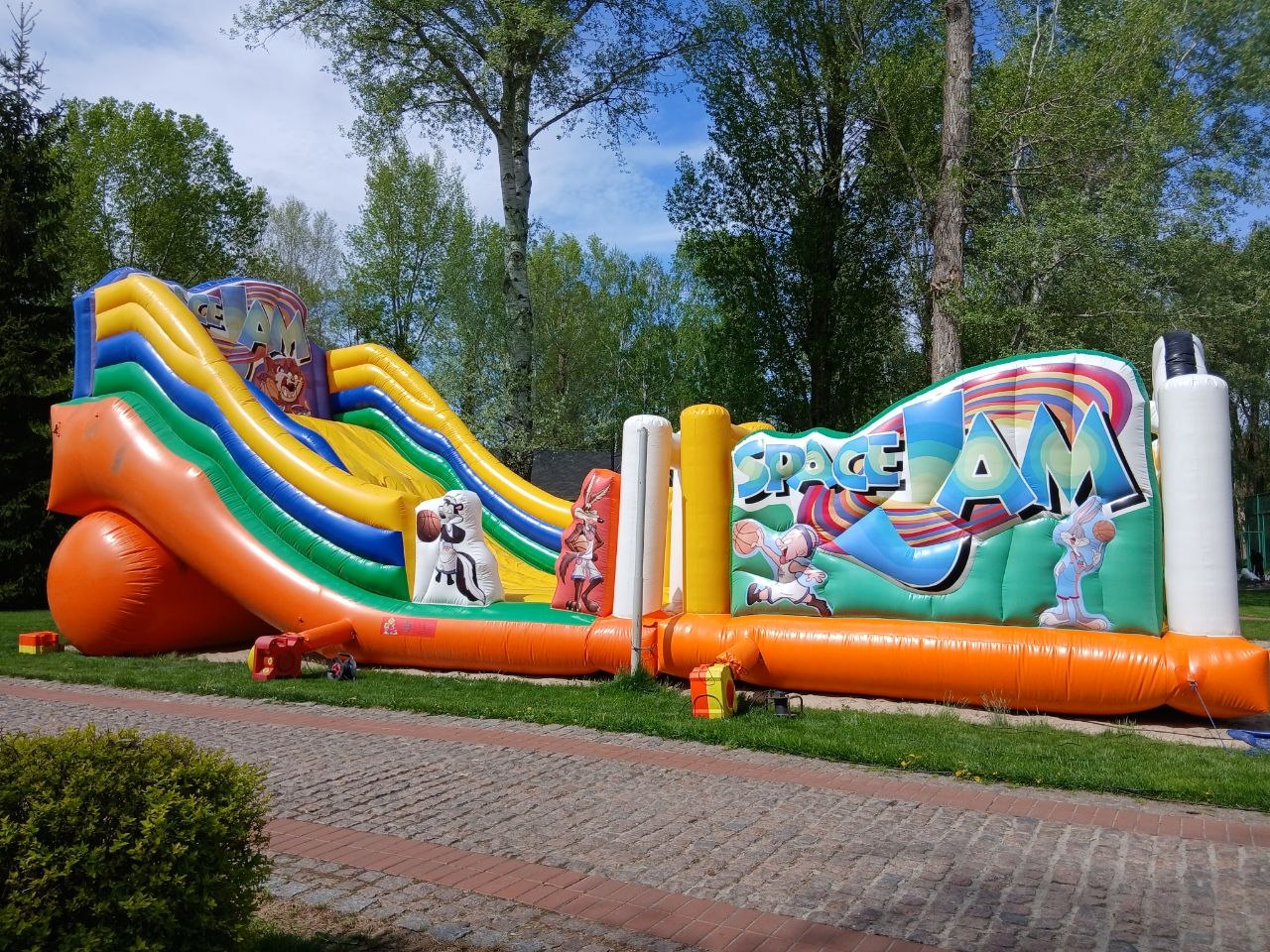 Надувний батут з ігровим майданчиком Looney Tunes “Space Jam”